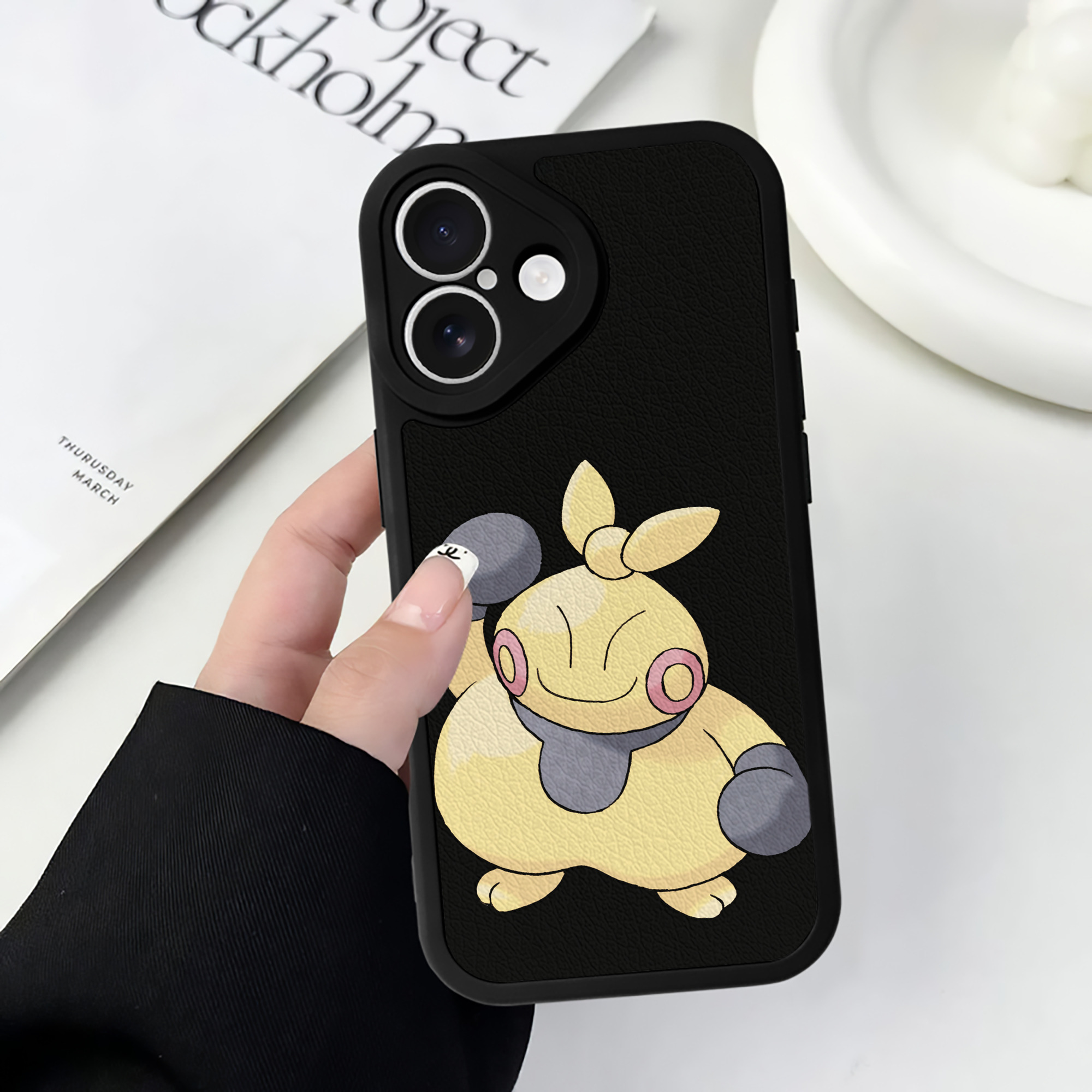 （画像用） ポケットモンスター Pokémon 【iPhone 16シリーズ対応】シリコンスマホケース（レザー調） 材質：シリコン